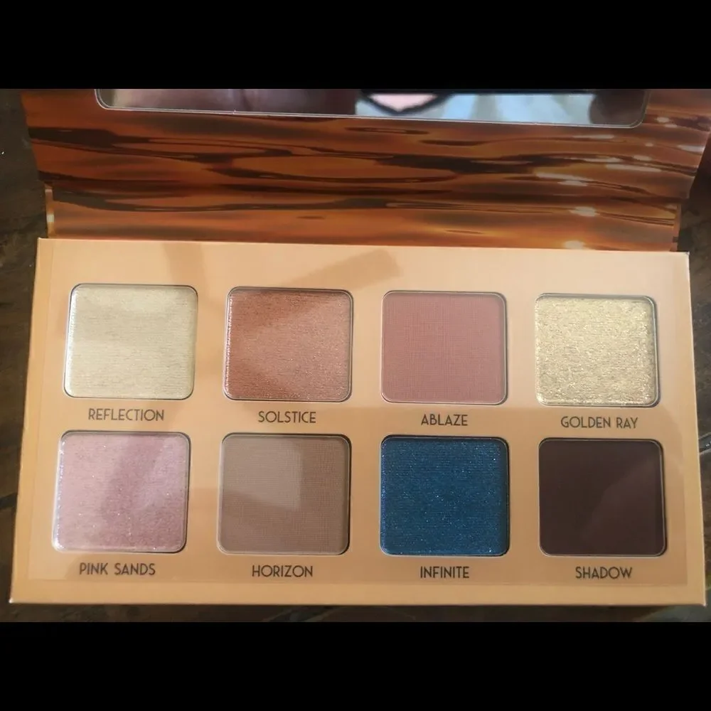 NWT. Golden Hour mango butter eyeshadow palette